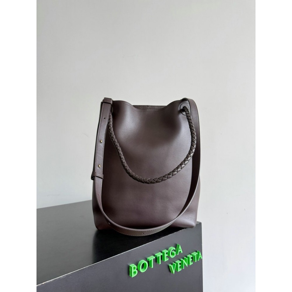 Bottega Veneta Andiamo Bucket bag 34x24x12cm Bags
