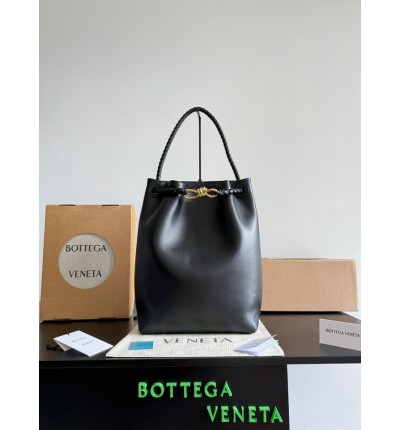 Bottega Veneta Andiamo Bucket bag 34x24x12cm