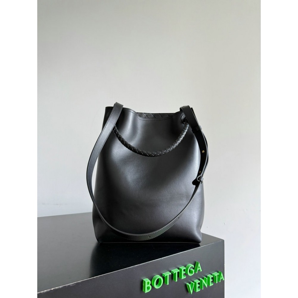 Bottega Veneta Andiamo Bucket bag 34x24x12cm Bags