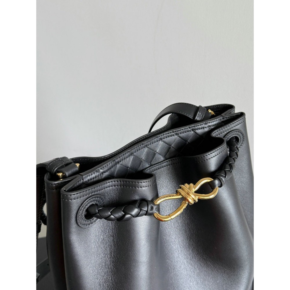 Bottega Veneta Andiamo Bucket bag 34x24x12cm Bags