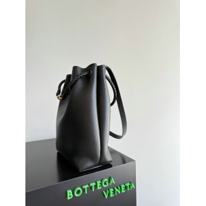 Bottega Veneta Andiamo Bucket bag 34x24x12cm Bags