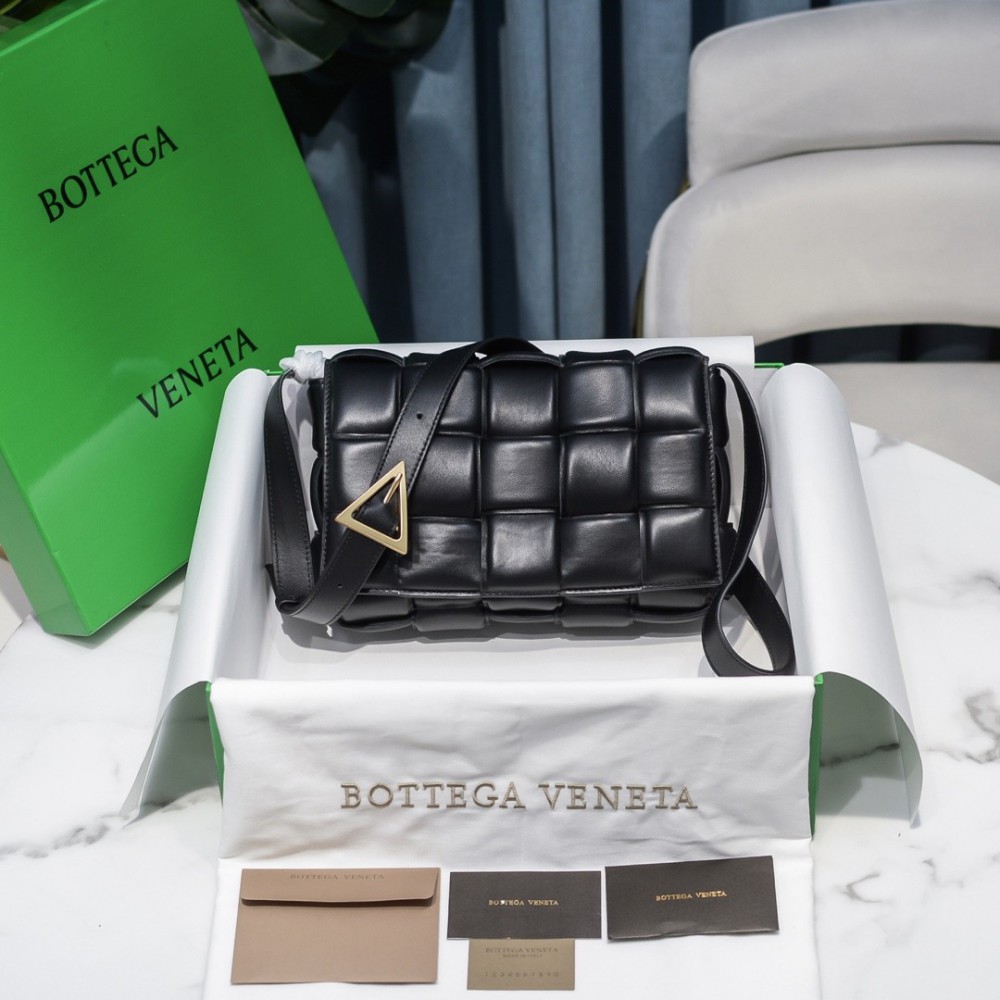 Bottega Veneta Padded Cassette 26x18x8cm Bags