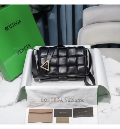 Bottega Veneta Padded Cassette 26x18x8cm