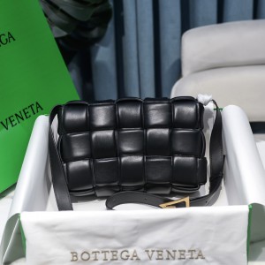 Bottega Veneta Padded Cassette 26x18x8cm Bags