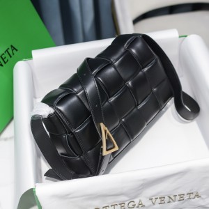 Bottega Veneta Padded Cassette 26x18x8cm Bags