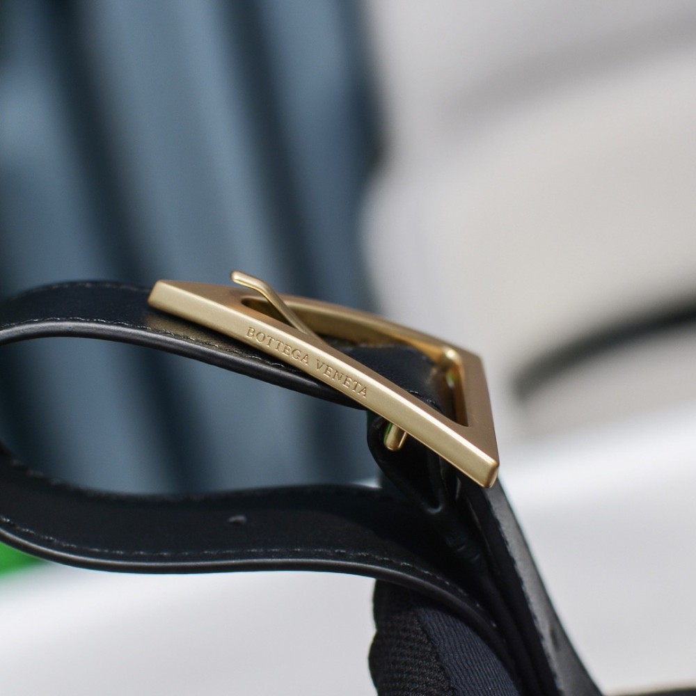 Bottega Veneta Padded Cassette 26x18x8cm Bags