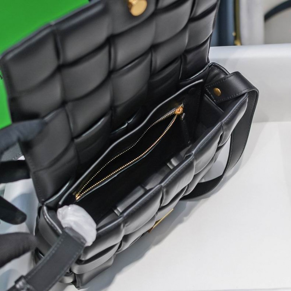 Bottega Veneta Padded Cassette 26x18x8cm Bags