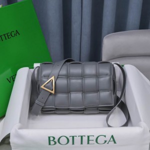Bottega Veneta Padded Cassette 26x18x8cm Bags