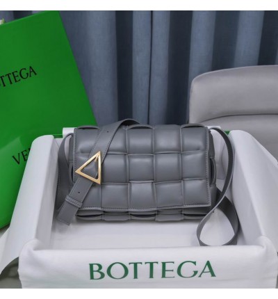 Bottega Veneta Padded Cassette 26x18x8cm