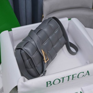 Bottega Veneta Padded Cassette 26x18x8cm Bags
