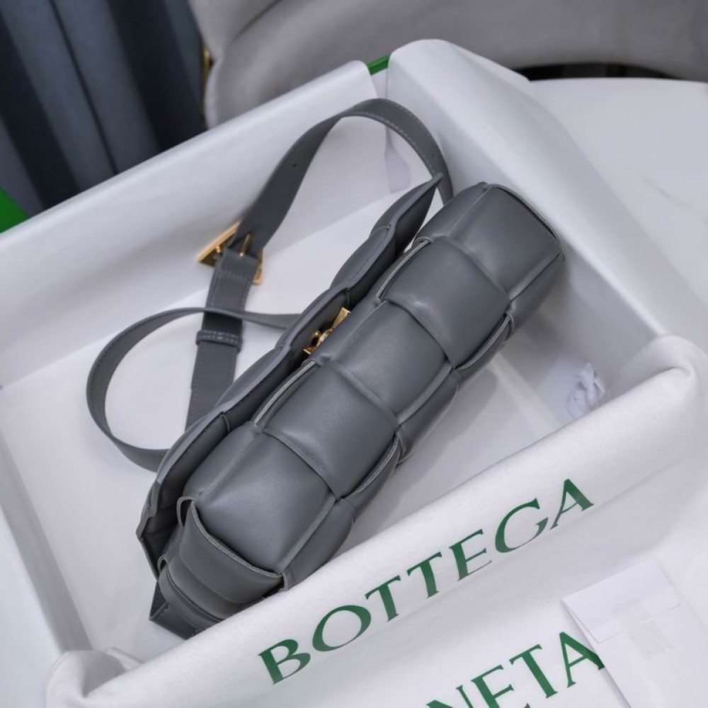 Bottega Veneta Padded Cassette 26x18x8cm Bags