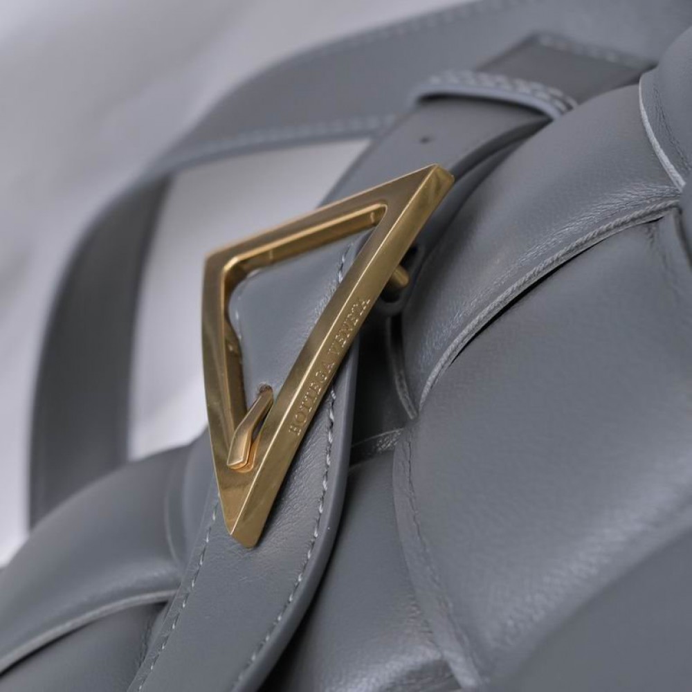 Bottega Veneta Padded Cassette 26x18x8cm Bags