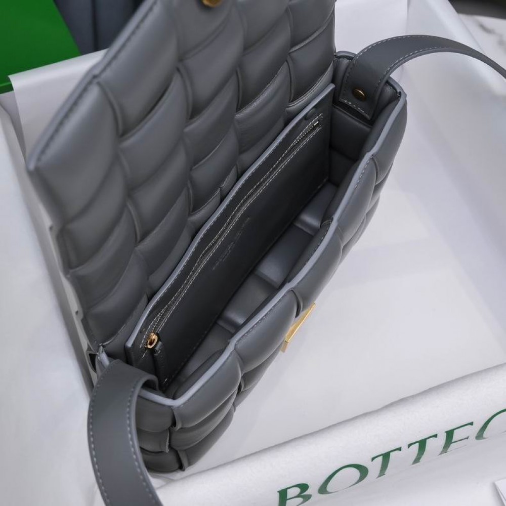 Bottega Veneta Padded Cassette 26x18x8cm Bags