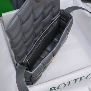 Bottega Veneta Padded Cassette 26x18x8cm Bags