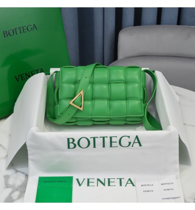 Bottega Veneta Padded Cassette 26x18x8cm
