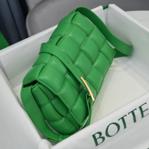 Bottega Veneta Padded Cassette 26x18x8cm Bags
