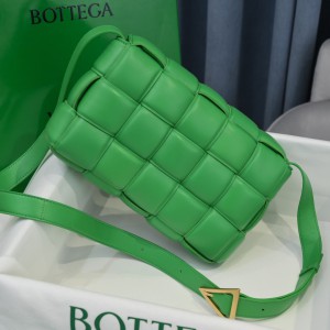 Bottega Veneta Padded Cassette 26x18x8cm Bags