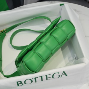 Bottega Veneta Padded Cassette 26x18x8cm Bags