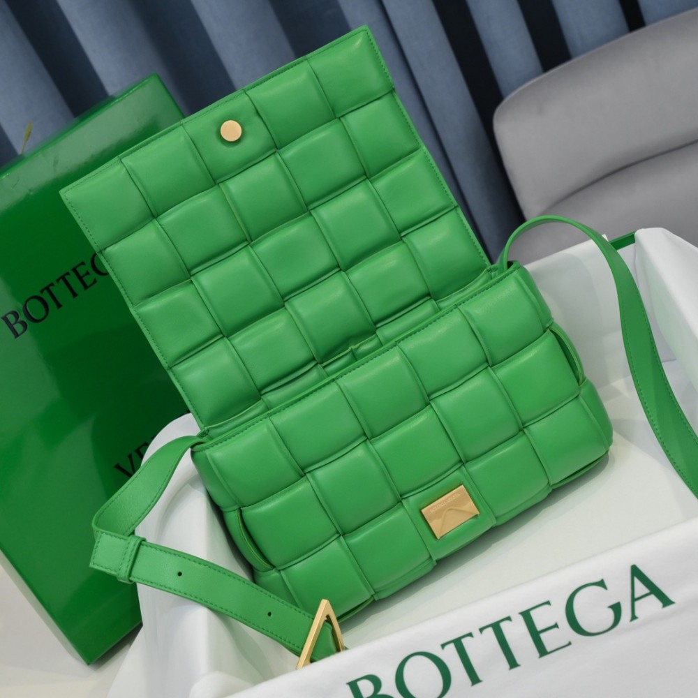 Bottega Veneta Padded Cassette 26x18x8cm Bags