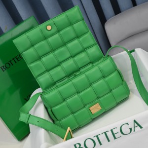 Bottega Veneta Padded Cassette 26x18x8cm Bags