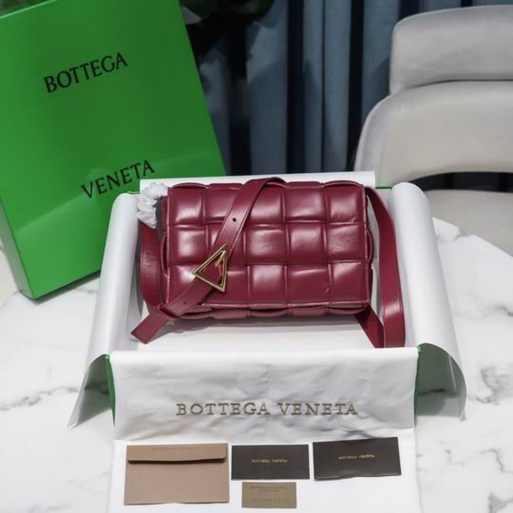 Bottega Veneta Padded Cassette 26x18x8cm Bags