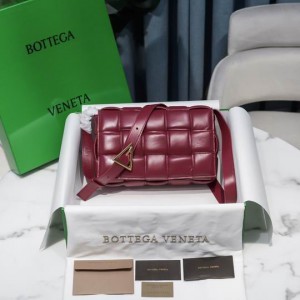 Bottega Veneta Padded Cassette 26x18x8cm Bags