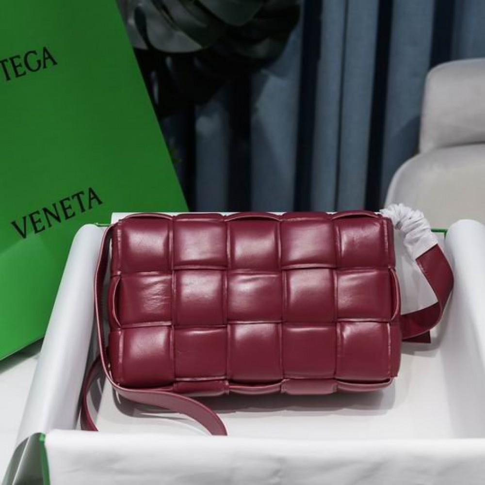 Bottega Veneta Padded Cassette 26x18x8cm Bags