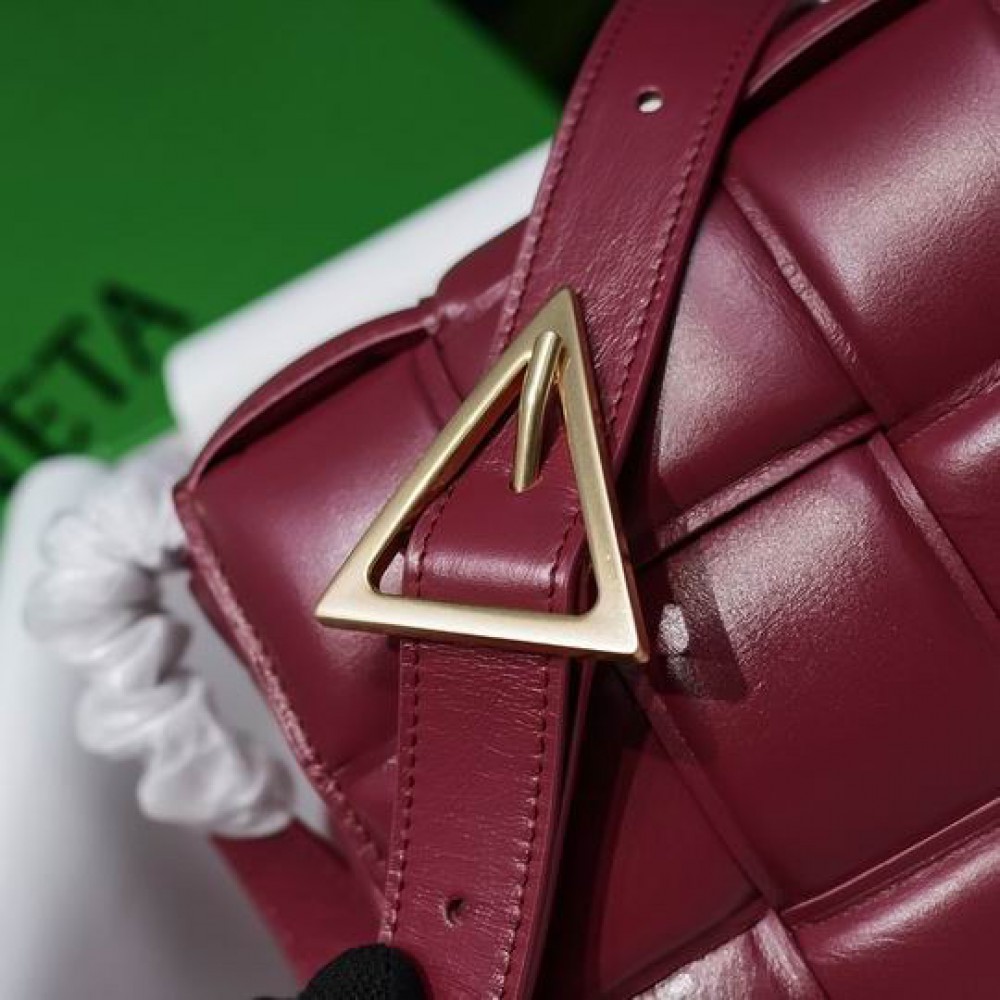Bottega Veneta Padded Cassette 26x18x8cm Bags