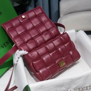 Bottega Veneta Padded Cassette 26x18x8cm Bags