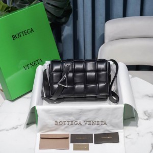 Bottega Veneta Padded Cassette 26x18x8cm Bags