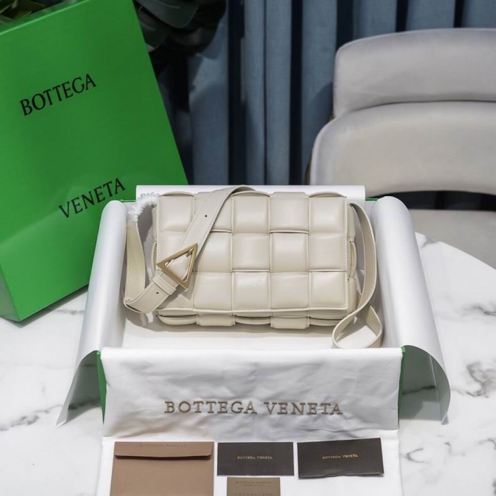 Bottega Veneta Padded Cassette 26x18x8cm Bags