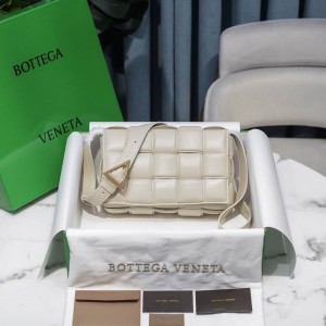 Bottega Veneta Padded Cassette 26x18x8cm Bags
