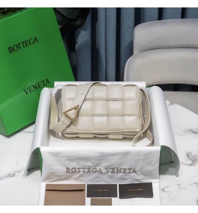 Bottega Veneta Padded Cassette 26x18x8cm