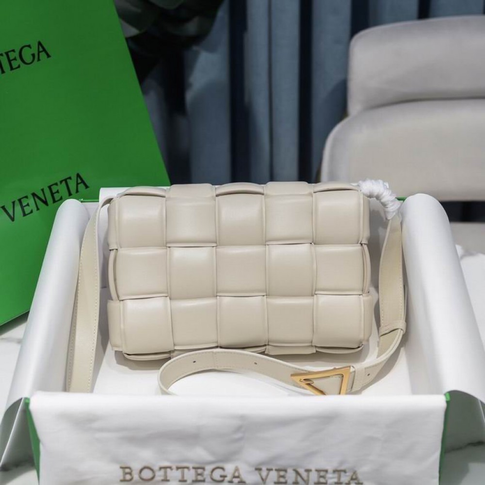 Bottega Veneta Padded Cassette 26x18x8cm Bags