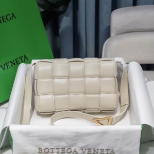Bottega Veneta Padded Cassette 26x18x8cm Bags
