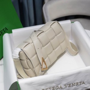 Bottega Veneta Padded Cassette 26x18x8cm Bags