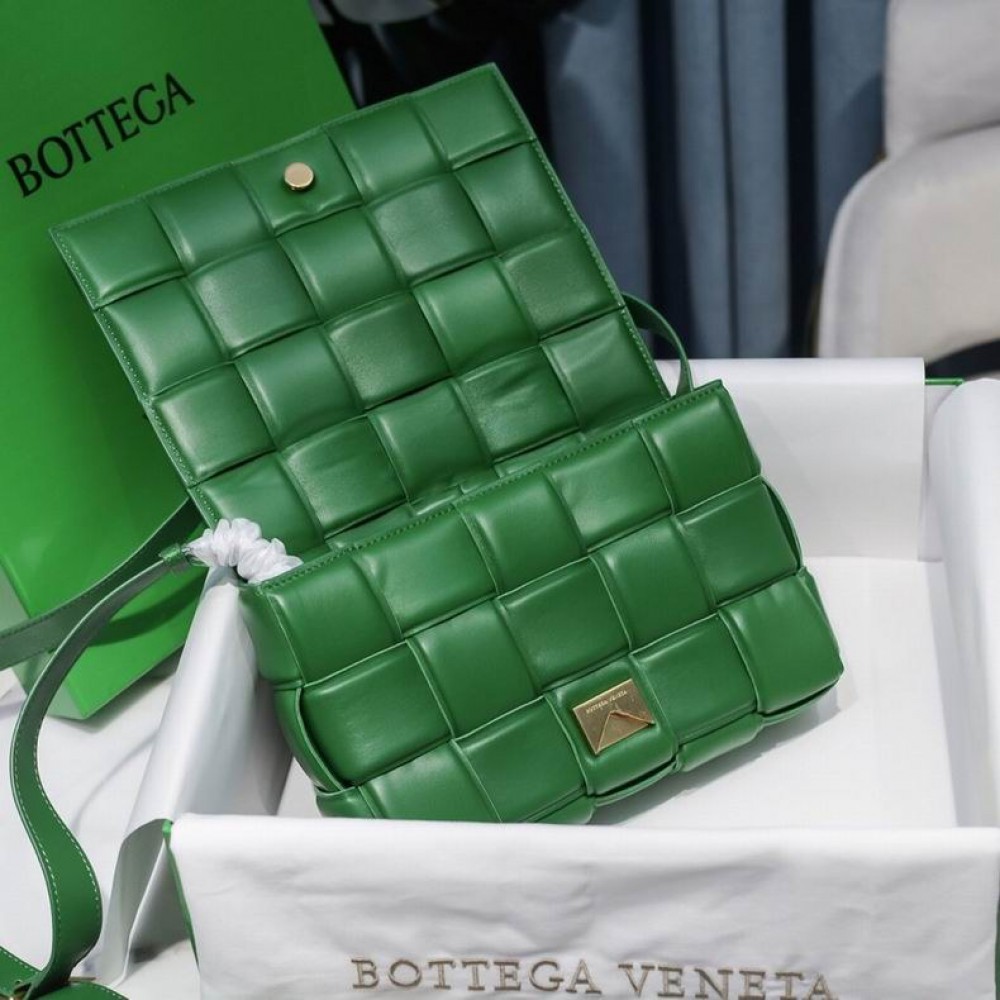 Bottega Veneta Padded Cassette 26x18x8cm Bags