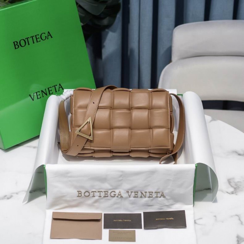 Bottega Veneta Padded Cassette 26x18x8cm Bags