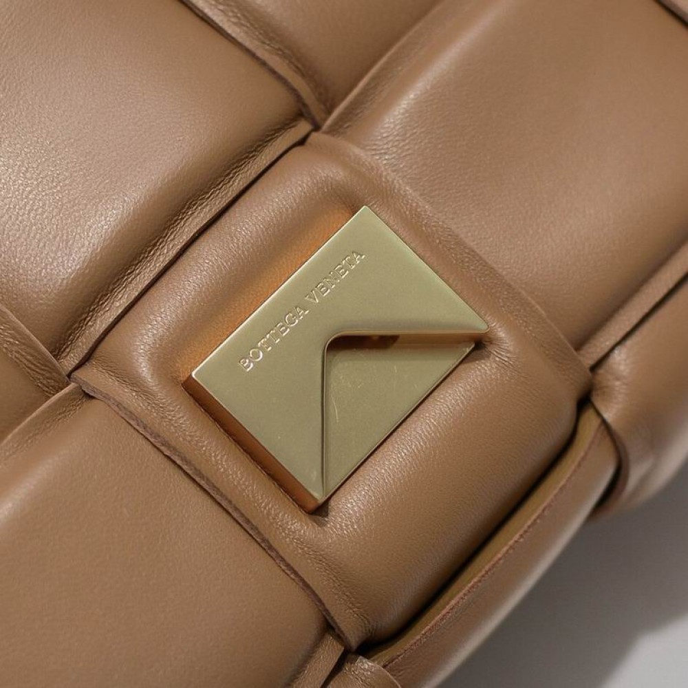 Bottega Veneta Padded Cassette 26x18x8cm Bags