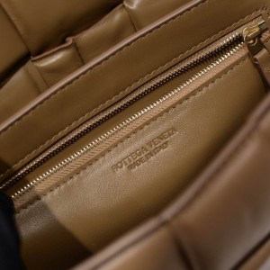 Bottega Veneta Padded Cassette 26x18x8cm Bags