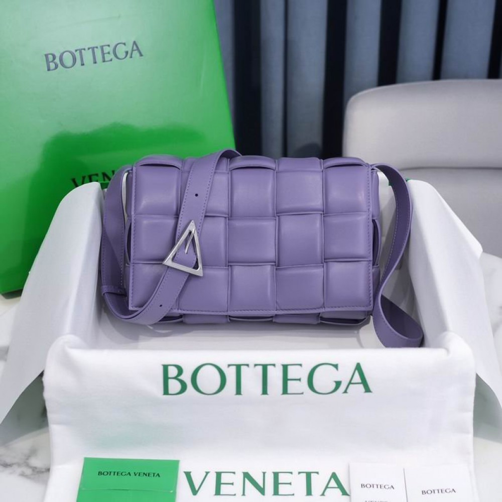 Bottega Veneta Padded Cassette 26x18x8cm Bags