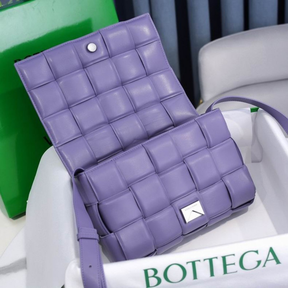 Bottega Veneta Padded Cassette 26x18x8cm Bags