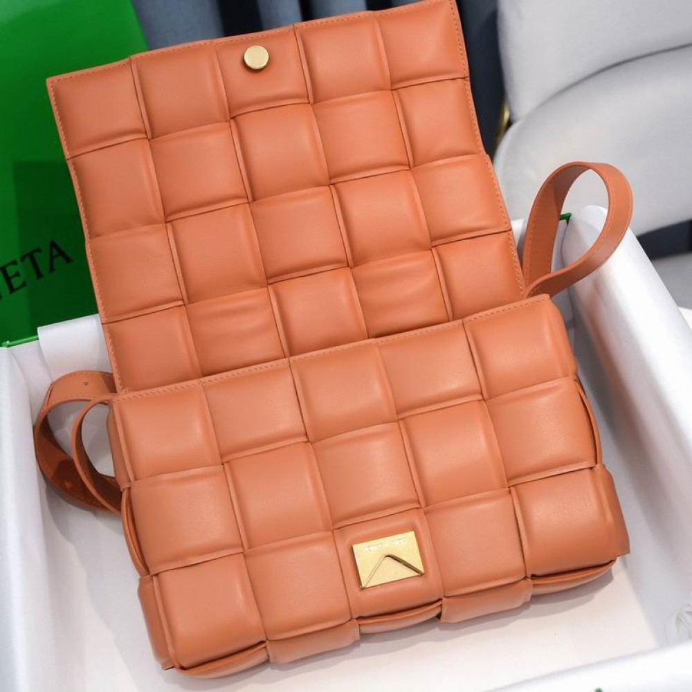 Bottega Veneta Padded Cassette 26x18x8cm Bags