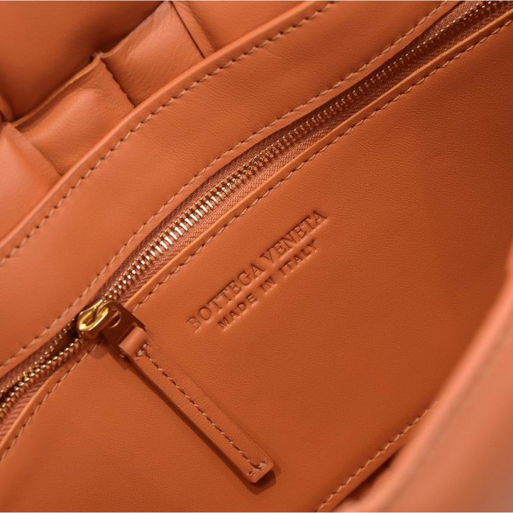 Bottega Veneta Padded Cassette 26x18x8cm Bags