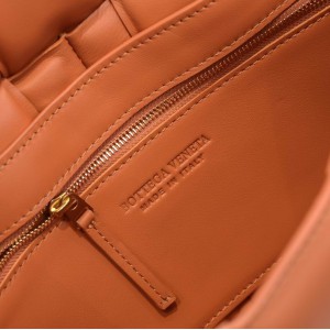 Bottega Veneta Padded Cassette 26x18x8cm Bags