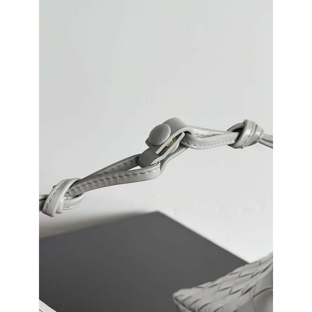 Bottega Venetta dustbag 33x23cm Bags