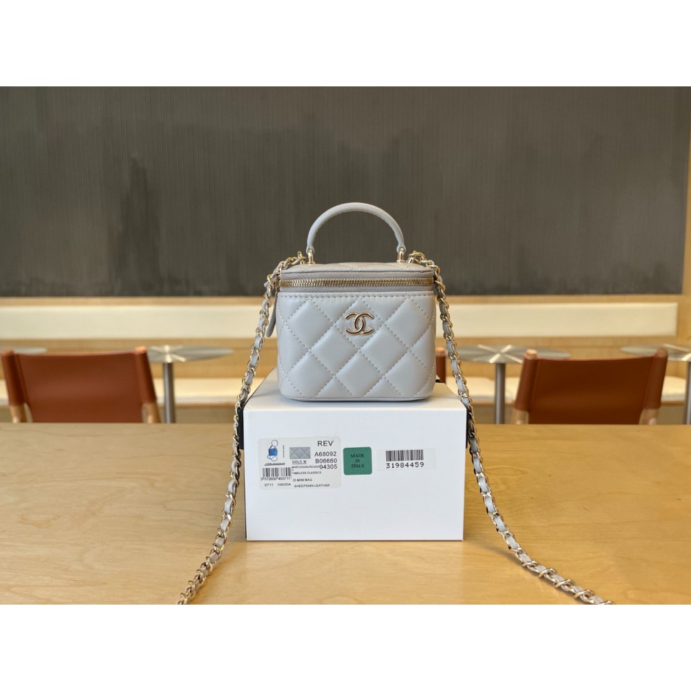 Chanel beauty vanity bag 11x8.5x7cm Bags