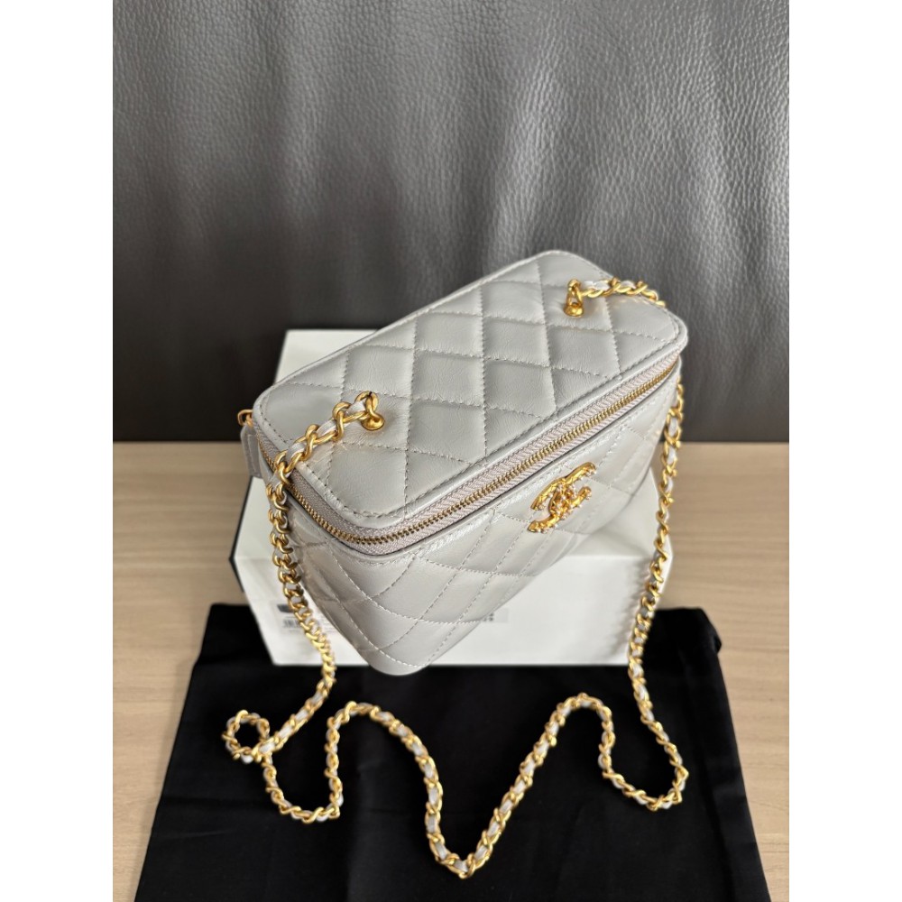 Chanel beauty vanity bag 17x9.5x8cm Bags