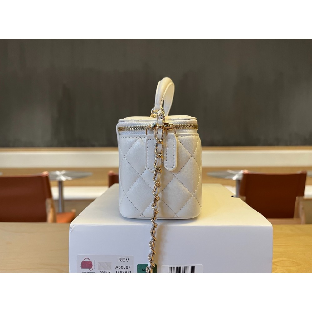 Chanel beauty vanity bag 17x9.5x8cm Bags