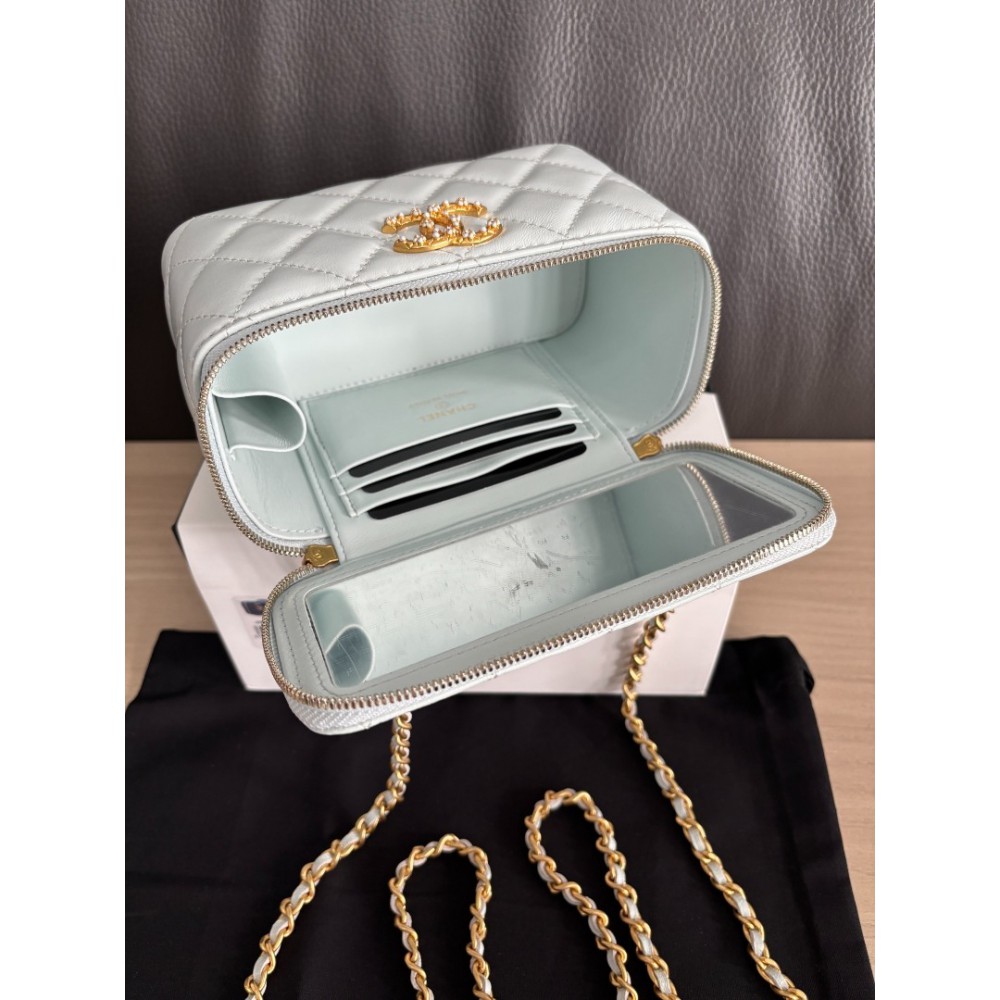 Chanel beauty vanity bag 17x9.5x8cm Bags
